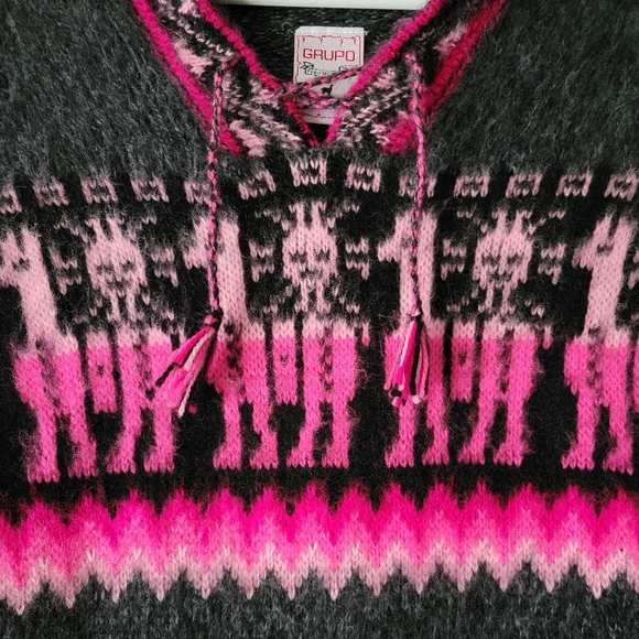 Grupo alpaca hooded fringe sweater - Picture 2 of 5